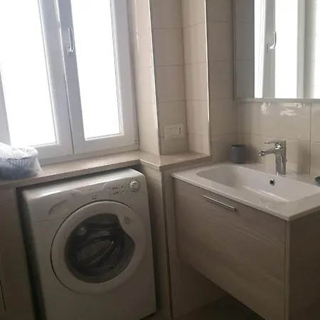 Casa vacanze Ampio E Confortevole Sabu Vicino Metro Rione Alto Napoli